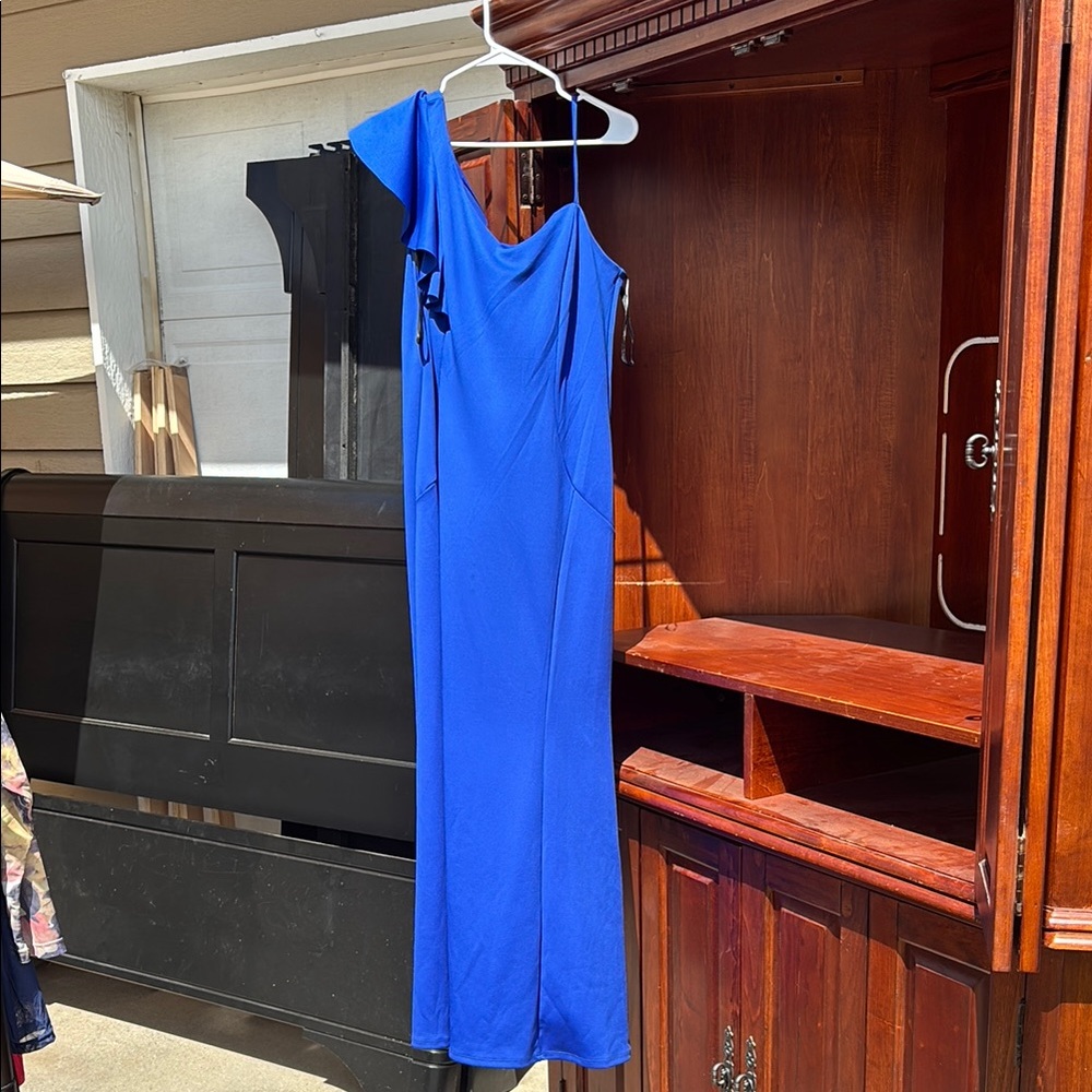 Elegant One-Shoulder Blue Dress